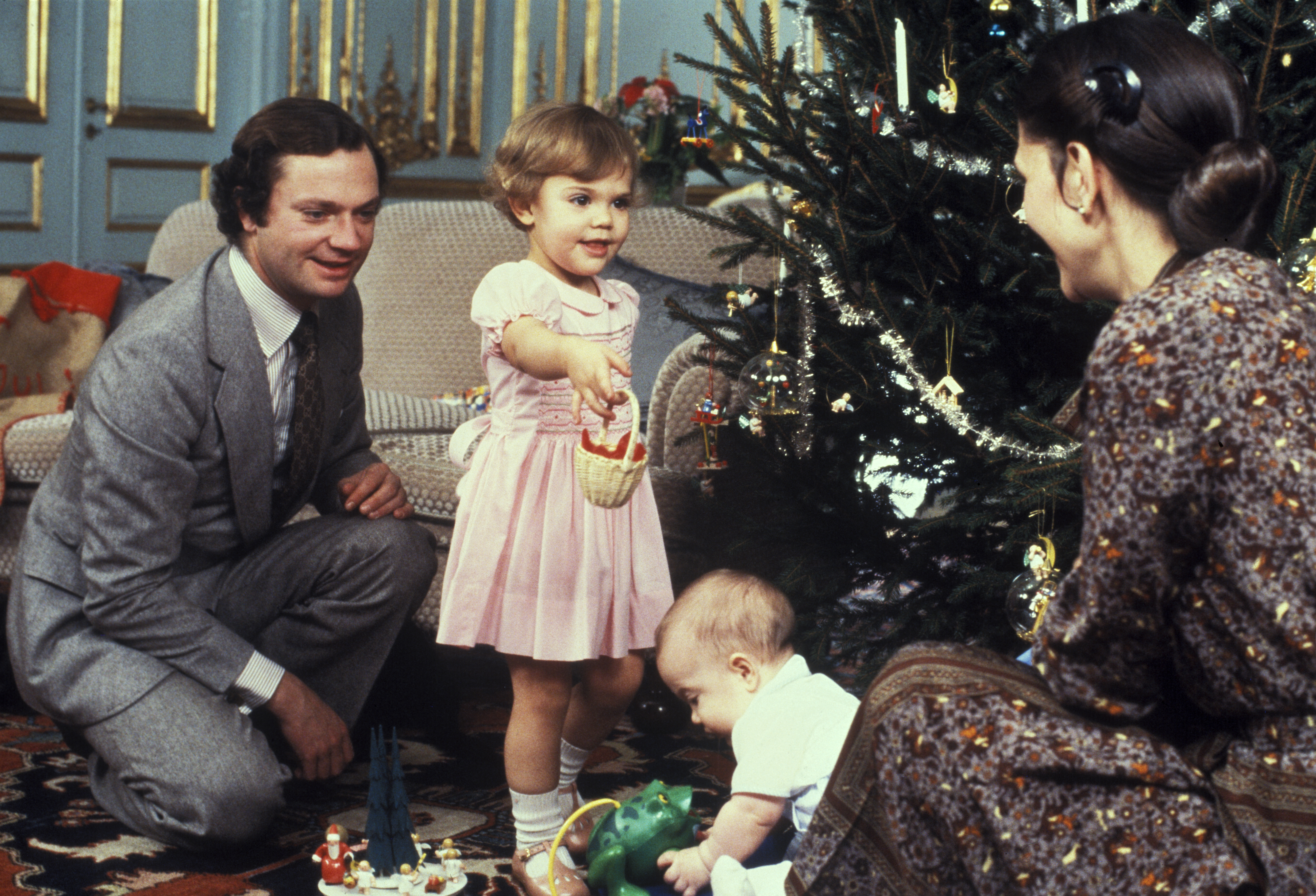 Från Kungafamiljen till er alla – God jul! Här en bild från 1979. Från Kungafamiljen till er alla – God jul! Här en bild från 1979.
